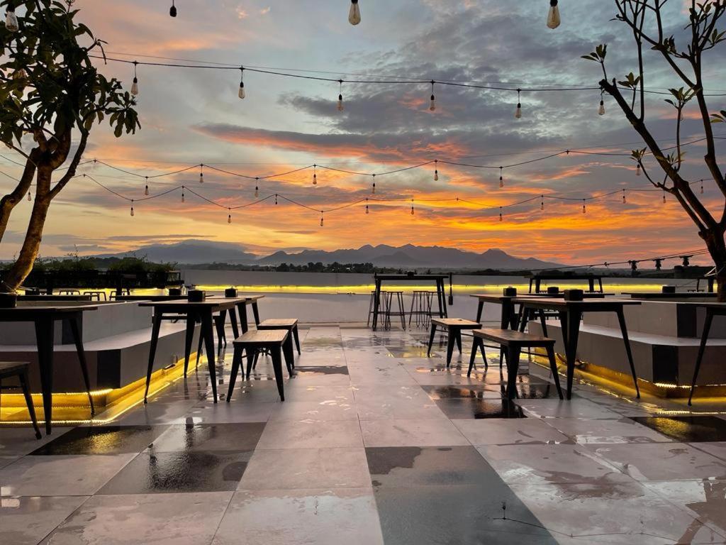 Kaloka Airport Hotel Sumbawa Besar Exterior foto
