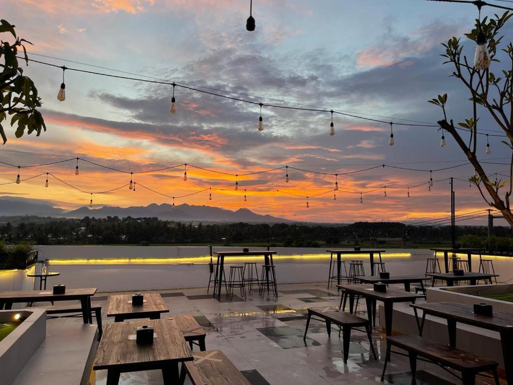 Kaloka Airport Hotel Sumbawa Besar Exterior foto